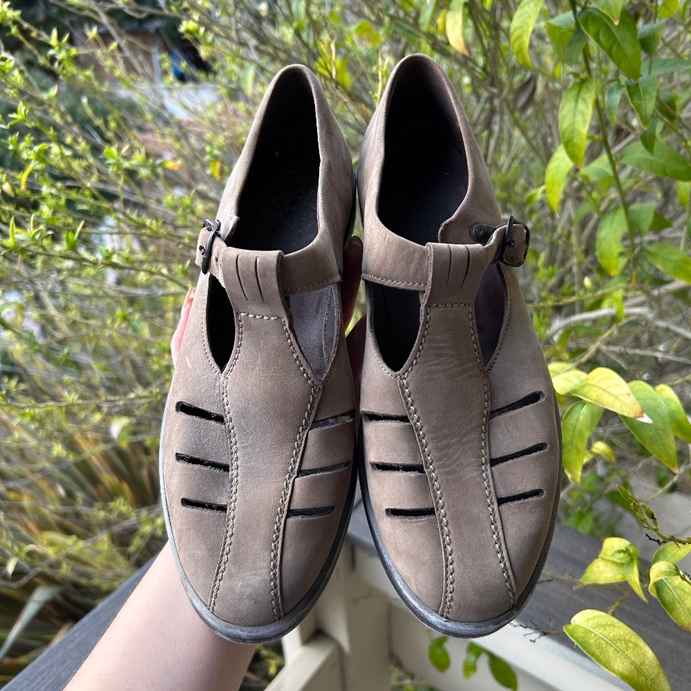 mephisto gray sandals